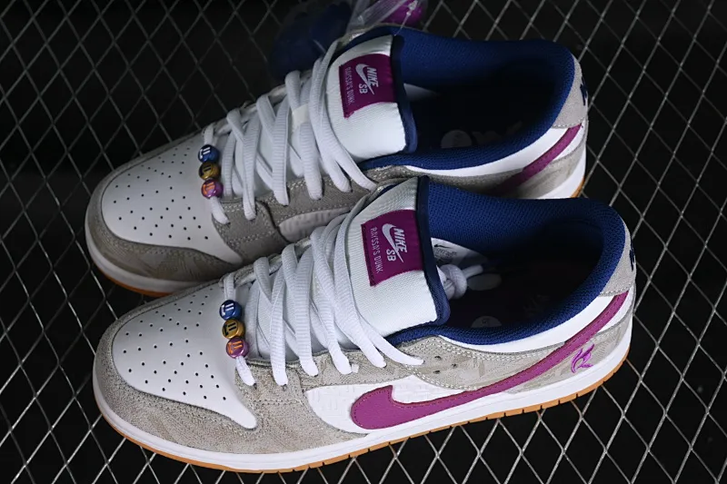 All Categories Nk SB Dunk Series Nk SB Dunk Low Low-top sneakers Z version Rayssa Leal x Nk SB Dunk Low Brazilian skateboarding goddess joint model SB low-top casual sneakers FZ5251-001